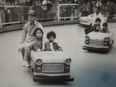 200511~兒童樂園~鐵皮玩具車~相關特殊(一律免運費---只有一張)老照片