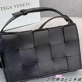 二手 BV BOTTEGA VENETA 寶緹嘉 Cassette黑色大格子編織翻蓋枕頭包/單肩包/斜背包/手拿包