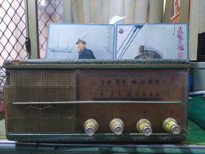 早期古董.手提式.真空管.收音電唱機