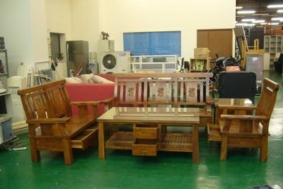 樂居二手家具生活館(中) 台中全新中古傢俱買賣 柚木全實木巴里島風收納木製沙發*、木板組椅、木製板椅 木頭椅 客廳桌椅