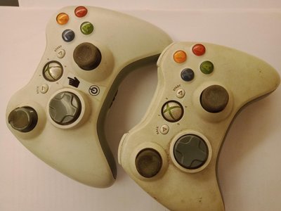 大媽桂二手屋，微軟 Microsoft 原廠遊戲機 Xbox360 無線手把，無線控制器，搖桿，有使用痕跡，便宜賣