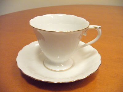 日本製 OKURA 大倉陶園 白瓷金線浮雕咖啡杯/1客/2pcs