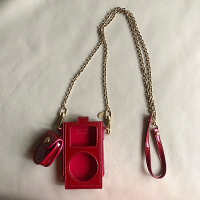 [熊熊之家3]保證全新正品 MIU MIU 紅色 漆皮  iPod 保護套 脖掛 證件夾