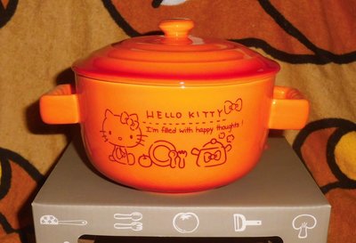 日版﹝Sanrio﹞出品※Hello Kitty凱蒂貓※【橘色-附蓋造型】雙耳陶瓷鍋