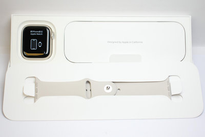 【台南橙市3C】 Apple Watch S9 GPS 45mm M/L 星光色鋁金屬錶殼配星光色運動錶帶 保固2024-11 二手手錶# 88398