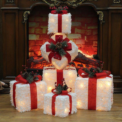 【現貨精選】聖誕節裝飾品帶燈發光白色植絨三件套禮盒疊放立式禮包場景擺件