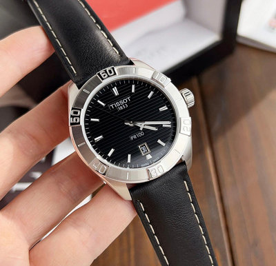 TISSOT PR100 Sport Gent 黑色錶盤 黑色皮革錶帶 石英 男士手錶 T1016101605100