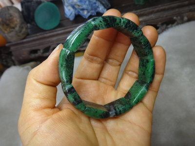 《藍晶寶石玉石特賣→〈手排鐲系列〉→天然國際寶石-緬甸紅綠寶長方形手排鐲→K248