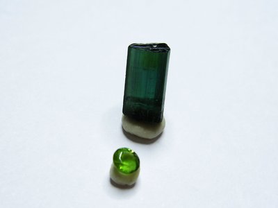 綠碧璽晶柱 寶石級 晶體完整 顏色鮮艷 電氣石 【Texture & Nobleness 低調與奢華】01