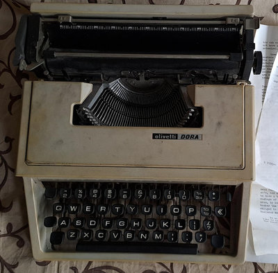 Olivetti Dora早期60~70年代義大利老式打字機