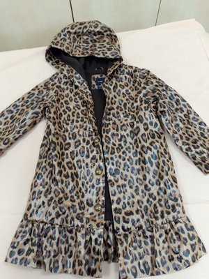 二手GAP豹紋外套，五歲，長版外套材質防潑水。防雨外套，風衣外套。咖啡色豹紋
