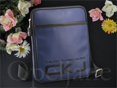真品 Calvin Klein Bag CKJ 卡文克萊 拉鍊郵差包 小斜背包可放IPAD平板電腦 愛Coach包包