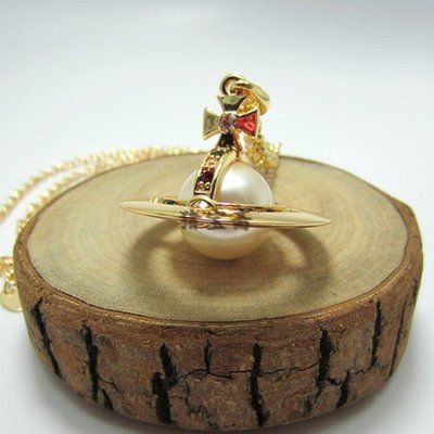 【熱賣精選】Vivienne Westwood 金色大號立體珍珠土星項鏈
