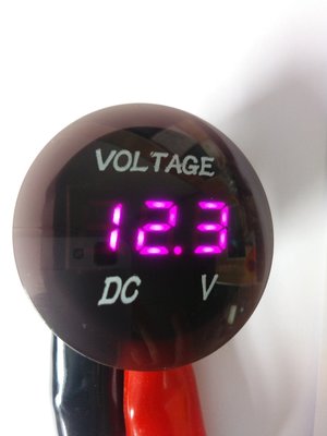 現貨熱銷-汽車改裝數顯電壓表 通用防水帶LED數字汽車儀表 12-24V 粉色燈（規格不同價格也不同
