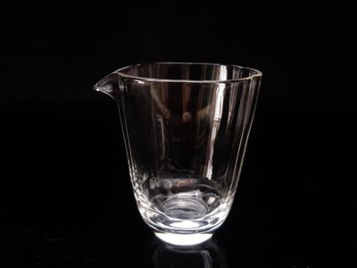 精美加厚耐熱玻璃花瓣公道杯茶海分茶器奶盅，約200cc。