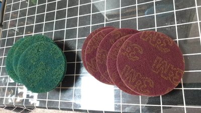 魔鬼氈式 黏扣式-綠色粗的菜瓜布與紅色細的菜瓜布(約12.5公分) 各X5片 共10片 -其他電動工具主機與魔鬼氈磨盤