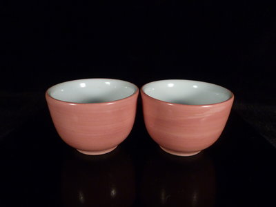 古玩軒~日本胭脂紅白釉杯.2個一標(非龍蝦碗.中華陶瓷.大同磁器)~CCC274