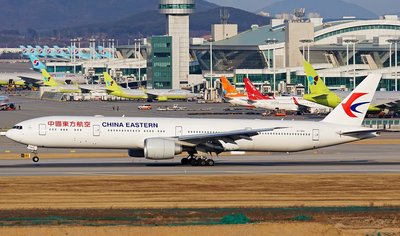 **飛行夢想家**中國東方航空&B777-300&1:200&頂尖航空迷精緻典藏!!