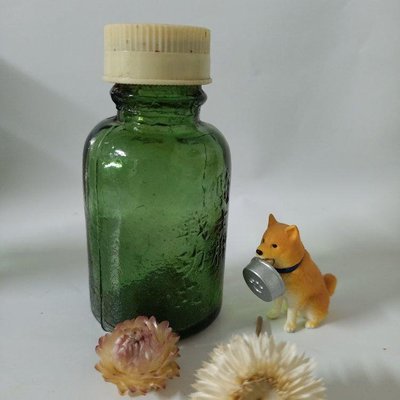 惠惠--早期老玻璃瓶騎士牌戰功丸綠色老藥瓶電木蓋子/懷舊擺飾（1090）