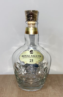 [空瓶] 皇家禮炮 21年 王者之鑽透明獅王 Royal Salute 21, 700ml 空瓶 (含原蓋, 漂亮乾淨)