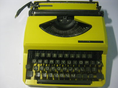 早期辦公事務機具 日本製 CITIZEN F2 英文打字機  便宜賣  免運費