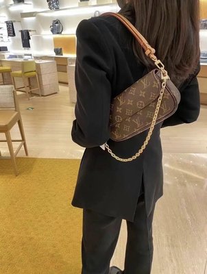 LV M81911 WALLET ON CHAIN IVY肩背包