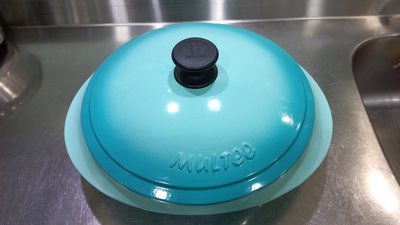 【MULTEE】摩堤 鑄鐵鍋 26cm 晶鑽媽媽鍋 ( 晶鑽藍 ) 大容量 把手加大是您要燉雞湯 或 燉牛肉的好幫手喔!