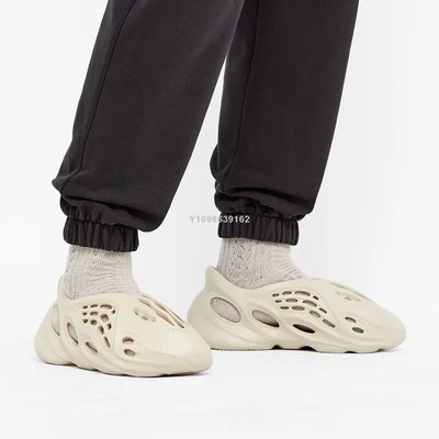 【代購】adidas originals Yeezy Foam Runner 沙色經典百搭休閒運動鞋 FY4567男女鞋