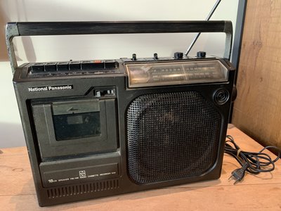 【古物獵藏】早期國際牌National Panasonic 卡帶錄音廣播收音機，日本製，型號RQ-548S