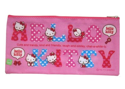 【卡漫迷】 Hello Kitty 收納袋 字母粉 ㊣版 口罩 拉鍊式 防水 萬用袋 小物 收納包 長形 支票存摺 筆袋