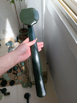 和闐玉青玉如意擺件，長度43.5厘米，一體無拼接，料子包和闐20015
