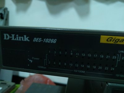 171（3C）D-Link DES-1026G 高階 Switch 交換器 功能正常 路由器 分享器 網管 品相如圖（）