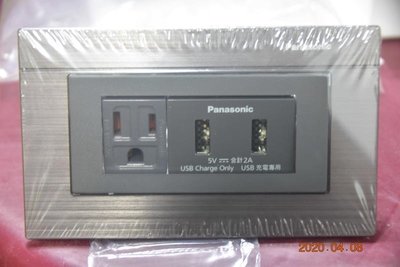 松下 Panasonic 埋入式2孔USB插座+接地插座 整組含蓋板 GLATIMA系列 國際牌 黑插座 二孔USB插座