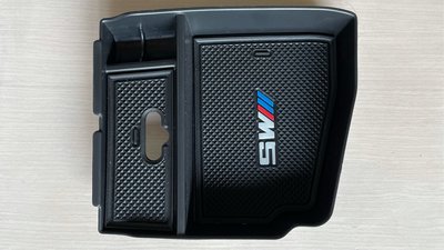 BMW 5系列 F10 F11 扶手置物盒 直上
