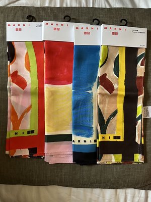 Uniqlo and MARNI Furoshiki 日式絲質方巾 特價:790元 四款可供選擇 經典限量絕版品