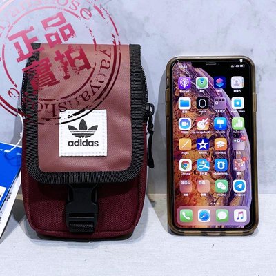 【免運正品實拍】Adidas愛迪達 IPHONE手機包 零錢包 三葉草側背包 紅色證件包 小腰包DV2483