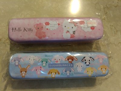 (全新2件$100特賣中∼/原價$260) SANRIO 三麗鷗  Kitty/甜點兔 雙層巴士鐵筆盒鉛筆盒