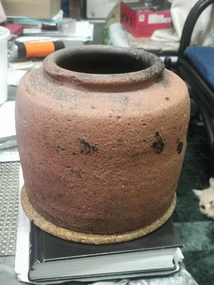 收藏一隻70-80前的紅土窯燒的燒的老陶甕,古樸漂亮~~!