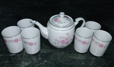 早期  大同磁器 粉紅玫瑰花 茶具組/杯壺組。民國74年。特殊組合
