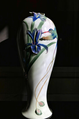 Franz法藍瓷/法蘭瓷立體蜂鳥鳶尾花系列大花瓶，高36厘米