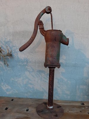 懷舊創作題材可加風化木 鐵製幫浦 打水器 特別高