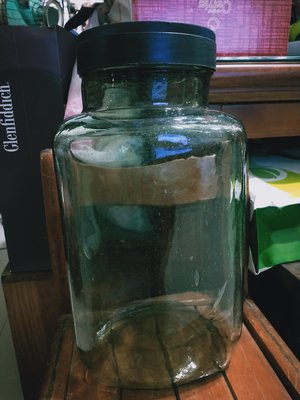 早期方型/綠色玻璃糖果罐/有氣泡/高33公分