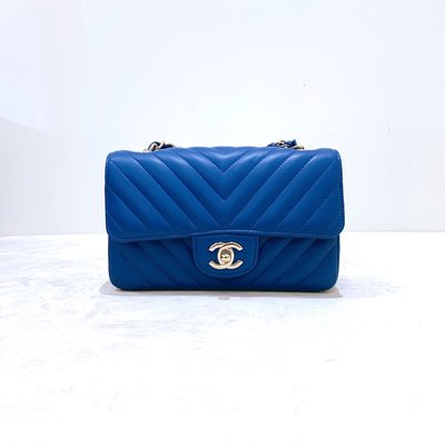 Chanel Mini Coco 20 山型紋 小羊皮 淡金釦 藍色《精品女王全新&amp;二手》