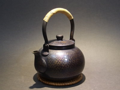 ☆清沁苑☆日本茶道具~鎚打銅器 在銘 紫金色 鎚目急須 銅壺 銅瓶~d594