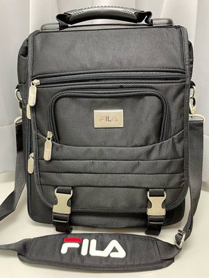 FILA 筆電側背包  電腦包 肩背包 八層手提包 公事包 少用如新 （～黑～）