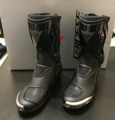 DAINESE TORQUE 3 OUT AIR 42號 (全新) (現貨僅有一雙)