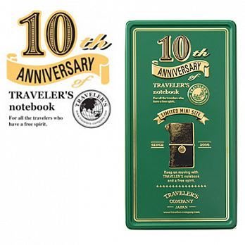 【畢業季限量現貨！】MIDORI Traveler’s Notebook 10周年限量紀念鐵盒組-袖珍黑色本(綠盒)！