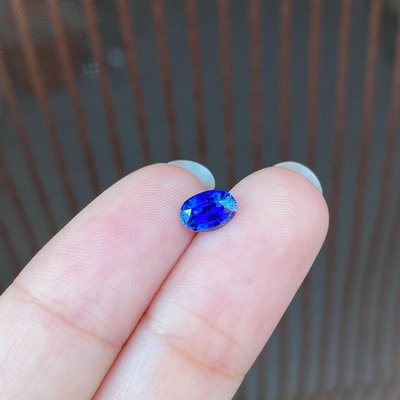 「皇家藍」天然皇家藍藍寶石，顏色評級:"Roval Blue5479