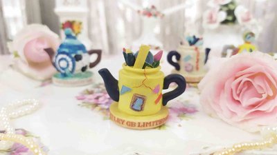 紫丁香歐陸古物雜貨♥英國tetley GB limited1996 Archie's黃色手繪茶壺擺飾一個