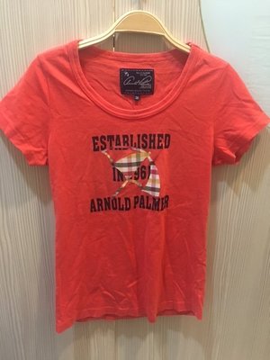 小花別針、百貨專櫃【Arnold Palmer 雨傘牌】橘色圓領短袖T恤
